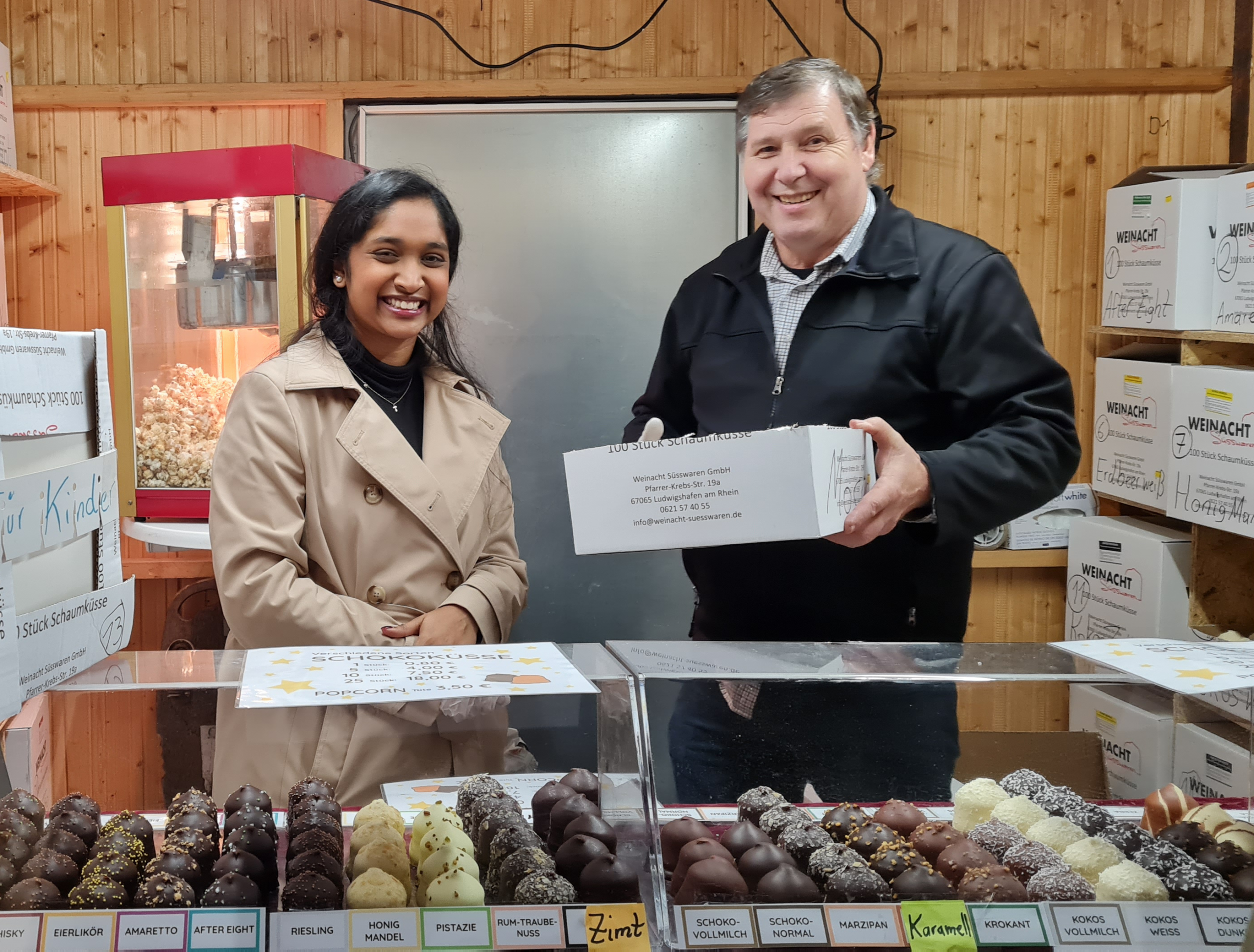 Weihnachtsmarkthütte mit Schaumküsse